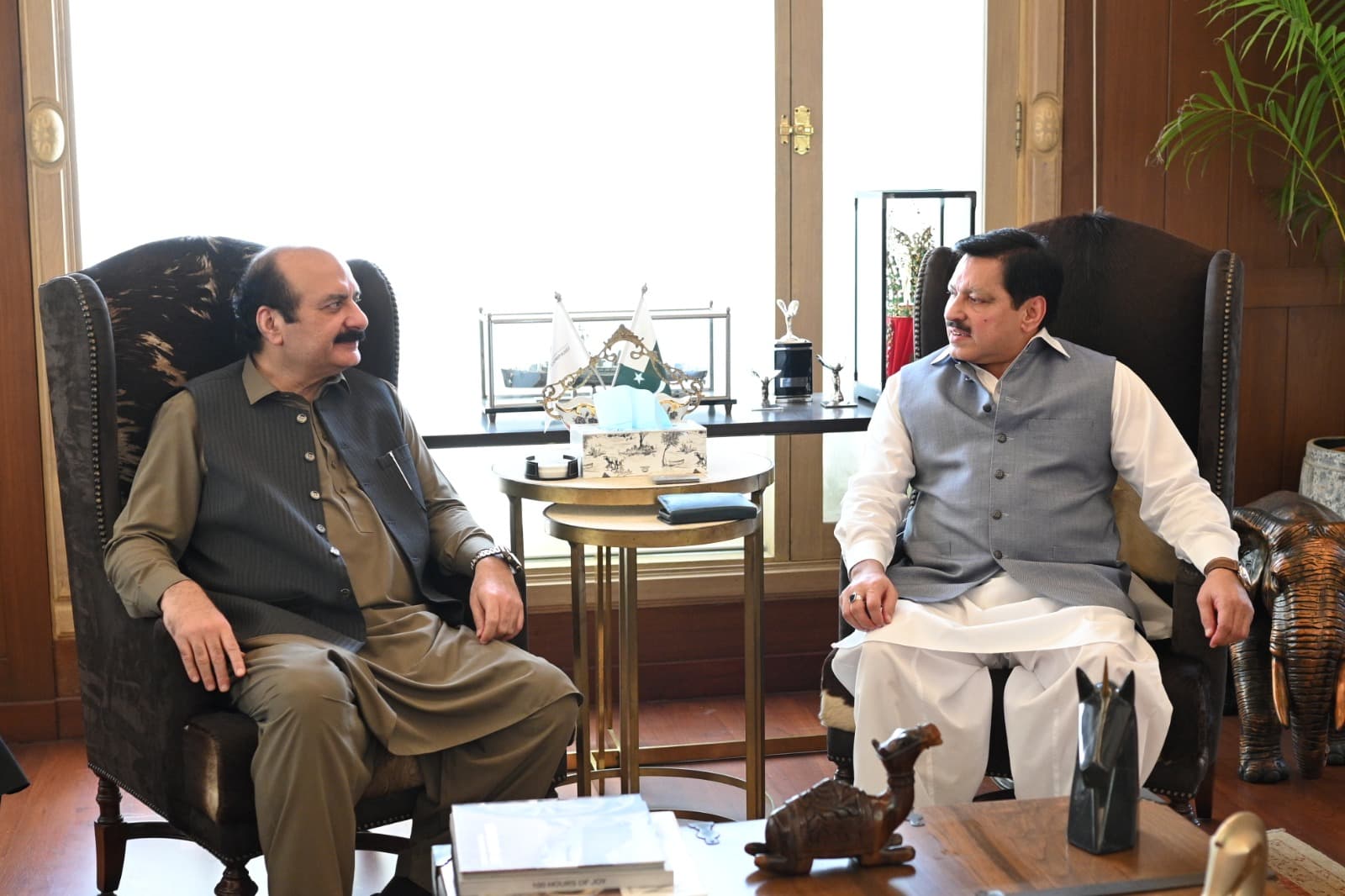 Rana Mashhood Ahmad Khan, Chairman of the PM Youth Programme, in discussion with Dewan Group Chairman Yousuf Dewan at Dewan House