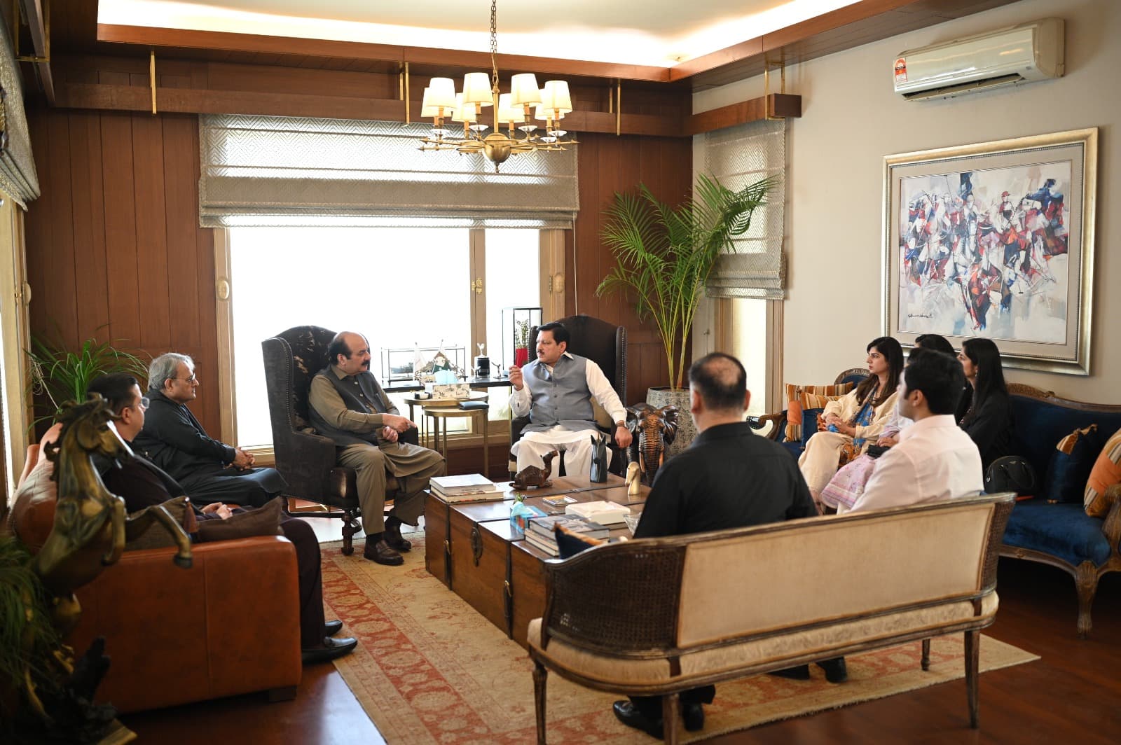 Rana Mashhood Ahmad Khan and Yousuf Dewan Farooqui leading a discussion with the delegation at Dewan House